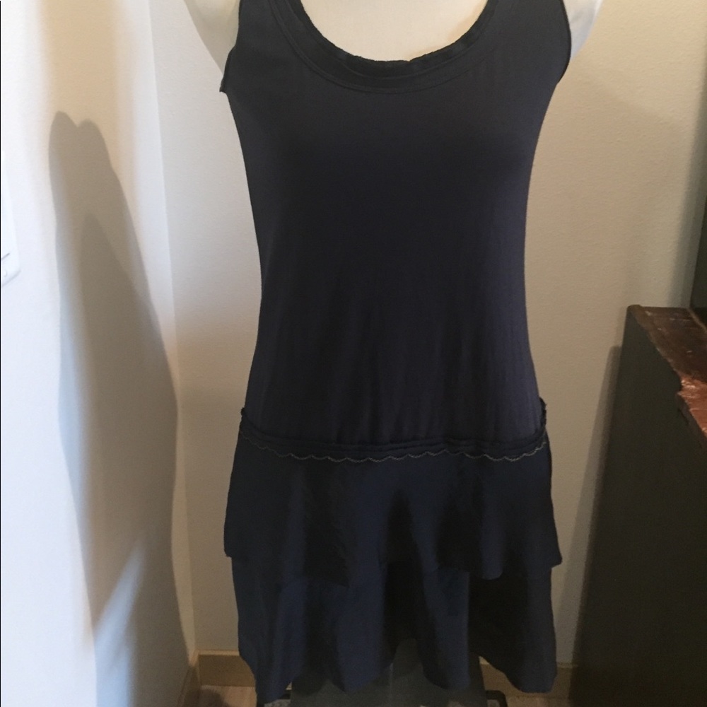 Sleeveless navy dress